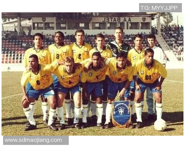 球星化身老头登场足球场惊艳众人展现不老传奇魅力 球星化身老头登场足球场惊艳众人展现不老传奇魅力